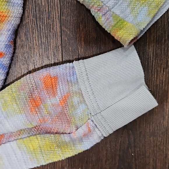 Free People  Thinking about you  Tie dye cropped hoodie. - Picture 8 of 13